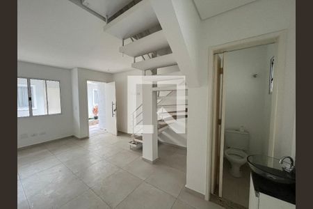 Sala de casa de condomínio para alugar com 2 quartos, 68m² em Vila Urupes, Suzano