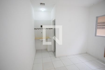 Sala/Quarto de casa para alugar com 1 quarto, 16m² em Curicica, Rio de Janeiro