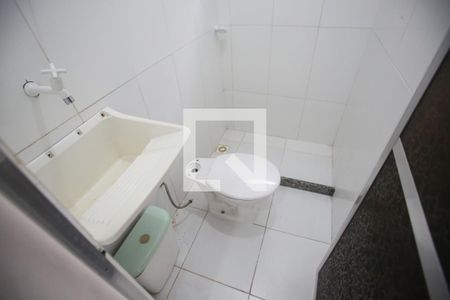 Banheiro de casa para alugar com 1 quarto, 16m² em Curicica, Rio de Janeiro