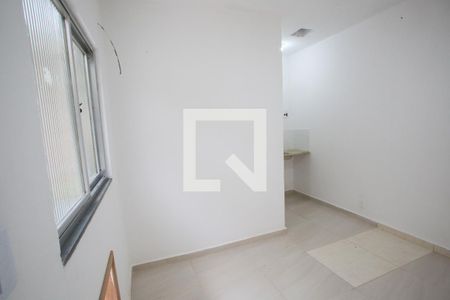 Sala de casa para alugar com 1 quarto, 16m² em Curicica, Rio de Janeiro