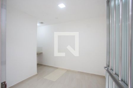 Sala de casa para alugar com 1 quarto, 16m² em Curicica, Rio de Janeiro