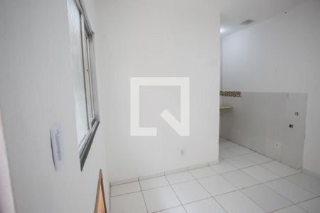 Sala/Quarto de casa para alugar com 1 quarto, 16m² em Curicica, Rio de Janeiro