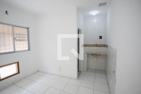 Sala/Quarto de casa para alugar com 1 quarto, 16m² em Curicica, Rio de Janeiro