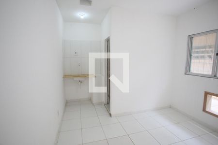 Sala de casa para alugar com 1 quarto, 16m² em Curicica, Rio de Janeiro