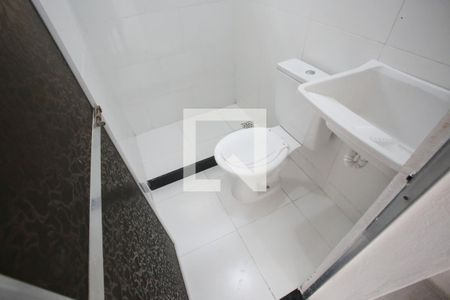 Banheiro de casa para alugar com 1 quarto, 16m² em Curicica, Rio de Janeiro