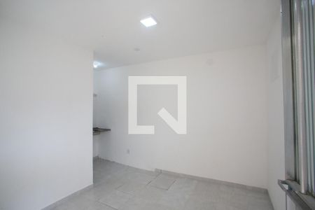 Sala/Quarto de casa para alugar com 1 quarto, 16m² em Curicica, Rio de Janeiro