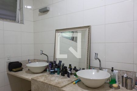 Casa à venda com 534m², 3 quartos e 4 vagas Casa à venda com 534m², 3 quartos e 4 vagasBanheiro da Suíte 1