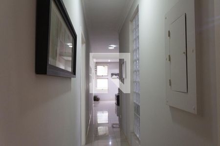 Casa à venda com 534m², 3 quartos e 4 vagas Casa à venda com 534m², 3 quartos e 4 vagasCorredor