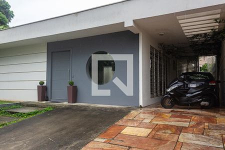 Casa à venda com 534m², 3 quartos e 4 vagas Casa à venda com 534m², 3 quartos e 4 vagasGaragem