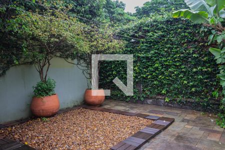 Casa à venda com 534m², 3 quartos e 4 vagas Casa à venda com 534m², 3 quartos e 4 vagasÁrea externa