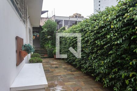 Casa à venda com 534m², 3 quartos e 4 vagas Casa à venda com 534m², 3 quartos e 4 vagasÁrea externa