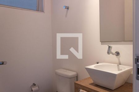 Casa à venda com 534m², 3 quartos e 4 vagas Casa à venda com 534m², 3 quartos e 4 vagasBanheiro 1