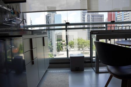 Varanda de kitnet/studio à venda com 1 quarto, 30m² em Pinheiros, São Paulo