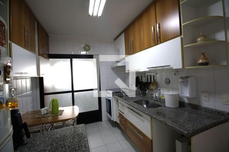 Cozinha de apartamento à venda com 3 quartos, 104m² em Santo Amaro, São Paulo