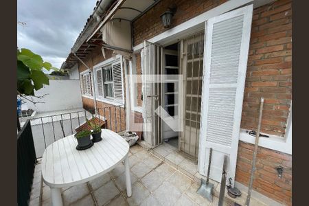 Varanda de casa à venda com 4 quartos, 90m² em Caxingui, São Paulo