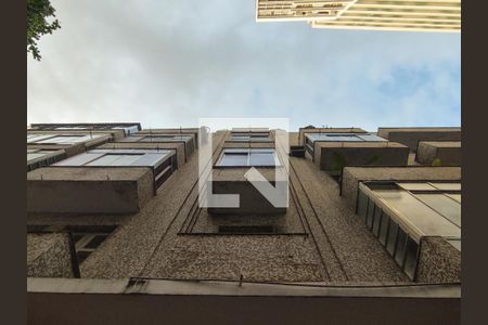 Fachada de apartamento para alugar com 1 quarto, 28m² em Leme, Rio de Janeiro