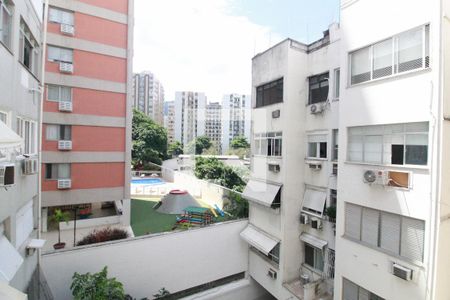 Vista do Quarto 1 de apartamento para alugar com 2 quartos, 53m² em Leblon, Rio de Janeiro