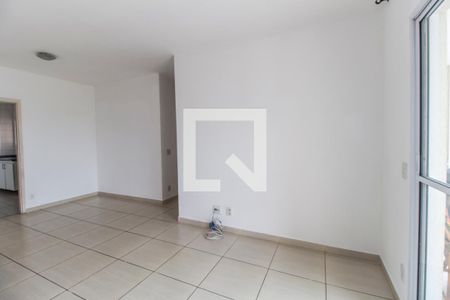 Sala de TV de apartamento para alugar com 4 quartos, 105m² em Jardim Tupanci, Barueri