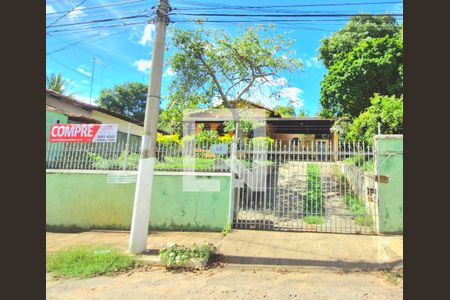 Fachada de casa à venda com 3 quartos, 2500m² em Centro, Lagoa Santa