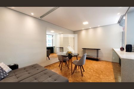 Sala de apartamento à venda com 2 quartos, 76m² em Vila Itapura, Campinas