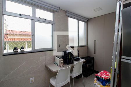 Cozinha de apartamento para alugar com 2 quartos, 72m² em União, Belo Horizonte