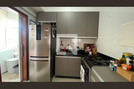 Cozinha de apartamento à venda com 3 quartos, 76m² em Estoril, Belo Horizonte