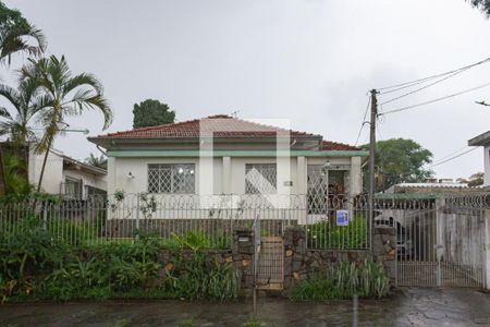 Casa à venda com 540m², 3 quartos e 6 vagas Casa à venda com 540m², 3 quartos e 6 vagasFachada