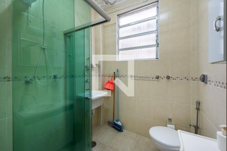 Banheiro de apartamento para alugar com 1 quarto, 54m² em Gonzaga, Santos