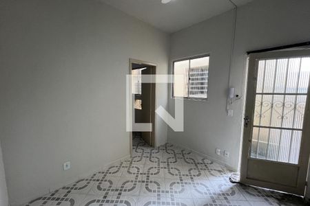 Sala de apartamento para alugar com 1 quarto, 30m² em Jardim Guanabara, Rio de Janeiro