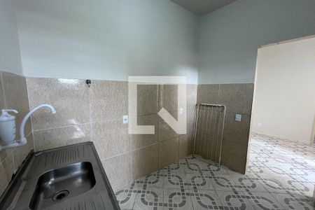 Cozinha de apartamento para alugar com 1 quarto, 30m² em Jardim Guanabara, Rio de Janeiro