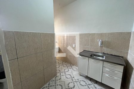 Cozinha de apartamento para alugar com 1 quarto, 30m² em Jardim Guanabara, Rio de Janeiro