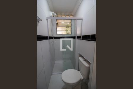 Banheiro de kitnet/studio para alugar com 1 quarto, 35m² em Jardim Peri Peri, São Paulo