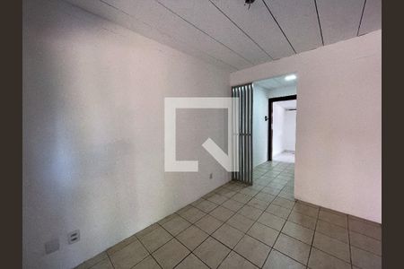 Sala de casa de condomínio à venda com 2 quartos, 52m² em Vicentina, São Leopoldo