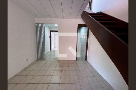 Sala de casa de condomínio à venda com 2 quartos, 52m² em Vicentina, São Leopoldo