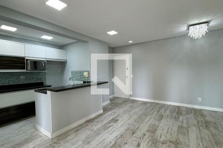 Sala de apartamento para alugar com 2 quartos, 76m² em Jardim Tupanci, Barueri