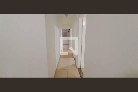 Corredor de casa à venda com 3 quartos, 130m² em Jardim Sindona, Osasco