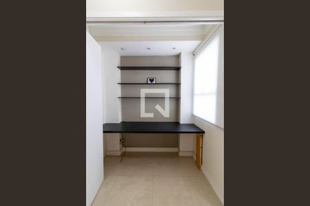 Sala de casa de condomínio à venda com 3 quartos, 80m² em Loteamento Alphaville, Campinas