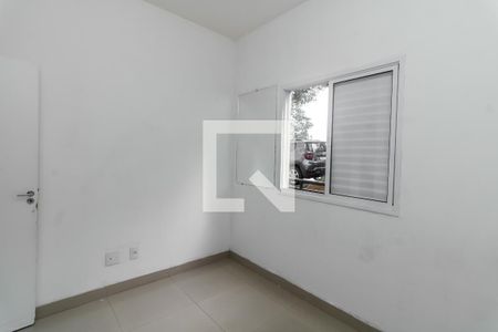 Quarto 1 de apartamento para alugar com 2 quartos, 44m² em Vila Carmosina, São Paulo