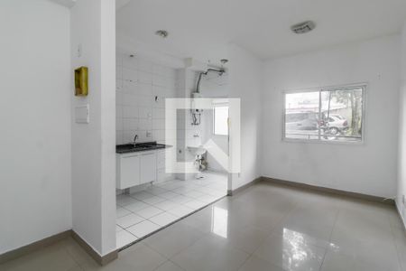 Sala de apartamento para alugar com 2 quartos, 44m² em Vila Carmosina, São Paulo