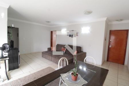 Sala de apartamento para alugar com 3 quartos, 110m² em Centro, Uberlândia