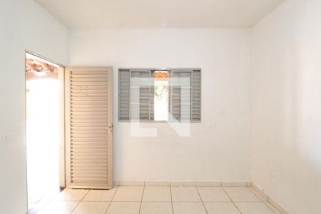 Sala/Quarto de casa para alugar com 1 quarto, 100m² em Chácaras Tubalina E Quartel, Uberlândia