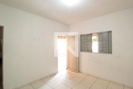 Sala/Quarto de casa para alugar com 1 quarto, 100m² em Chácaras Tubalina E Quartel, Uberlândia