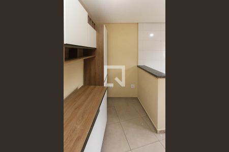 Cozinha de casa de condomínio para alugar com 1 quarto, 28m² em Jardim Santa Teresinha, São Paulo