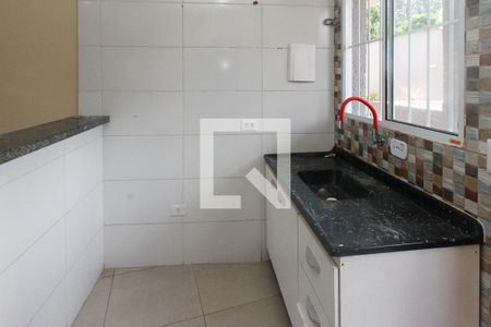 Cozinha de casa de condomínio para alugar com 1 quarto, 28m² em Jardim Santa Teresinha, São Paulo