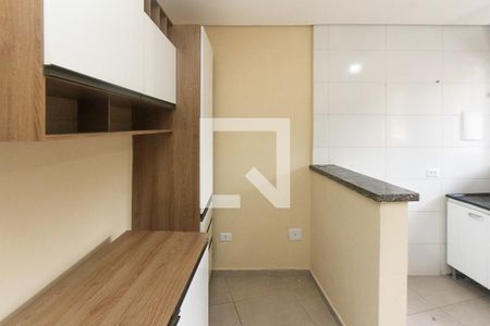 Cozinha de casa de condomínio para alugar com 1 quarto, 28m² em Jardim Santa Teresinha, São Paulo