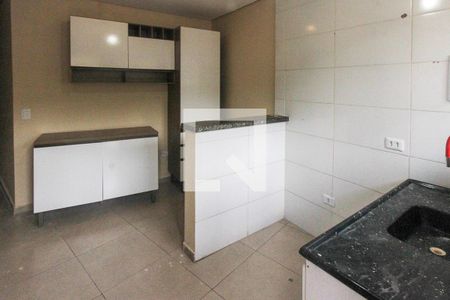 Cozinha de casa de condomínio para alugar com 1 quarto, 28m² em Jardim Santa Teresinha, São Paulo