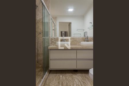 Apartamento à venda com 239m², 4 quartos e 4 vagas Apartamento à venda com 239m², 4 quartos e 4 vagasBanheiro da Suíte 1