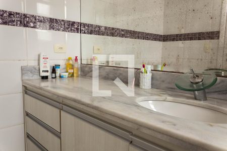 Apartamento à venda com 239m², 4 quartos e 4 vagas Apartamento à venda com 239m², 4 quartos e 4 vagasBanheiro da Suíte 3