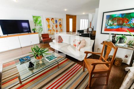 Sala 1 de casa para alugar com 3 quartos, 400m² em Jardim Leonor, São Paulo