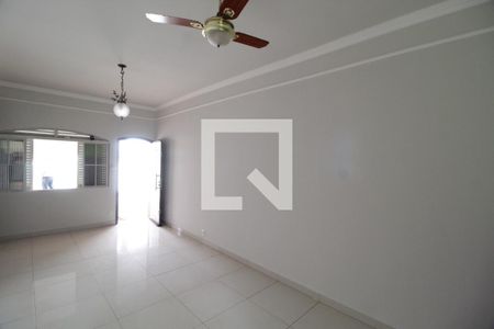 Sala de casa para alugar com 4 quartos, 234m² em Brasil, Uberlândia